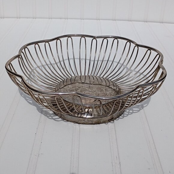Vintage Silverplate Bread Basket Scalloped Fruit Bowl Wire Silverplated MCM - Picture 1 of 12